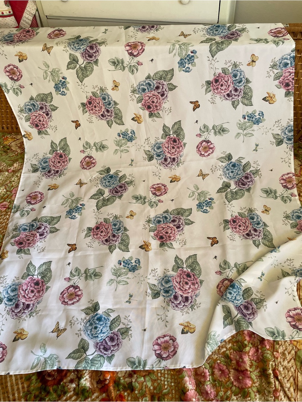 LENOX BUTTERFLY MEADOW SILVER POLYESTER COTTON OBLONG TABLECLOTH 50x60”